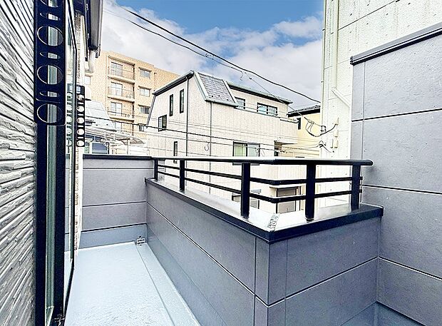 1号棟 ■ 心地よい風と光を感じる、くつろぎのバルコニー