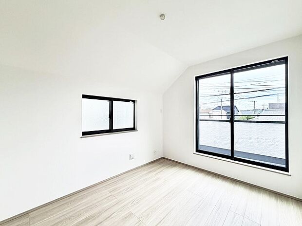A号棟 ■シンプルな空間で、収納付きベッドやデスクなど、多機能な家具を活用しやすいです
