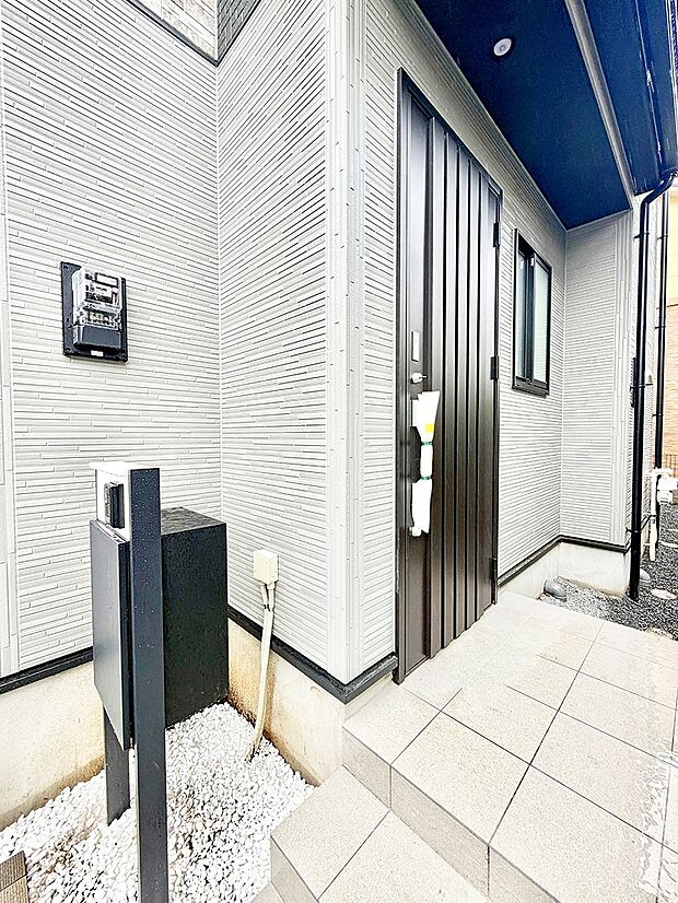 1号棟 ■ 心地よい暮らしへとつながる、温かい玄関