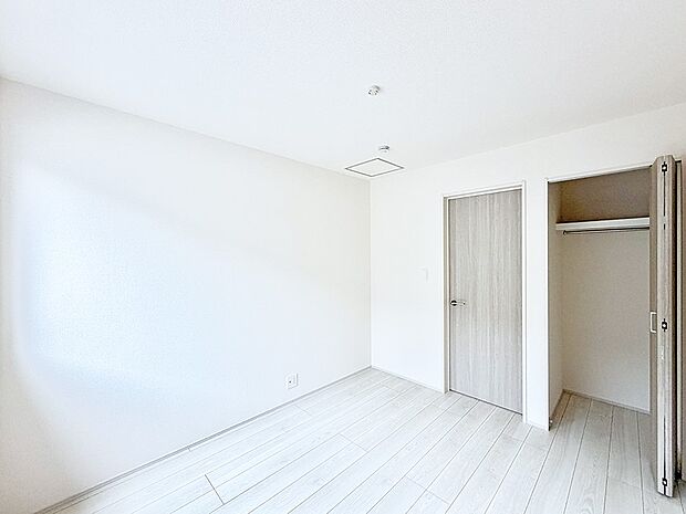 1号棟 ■落ち着いた色合いのお部屋で穏やかな時間を楽しめます
