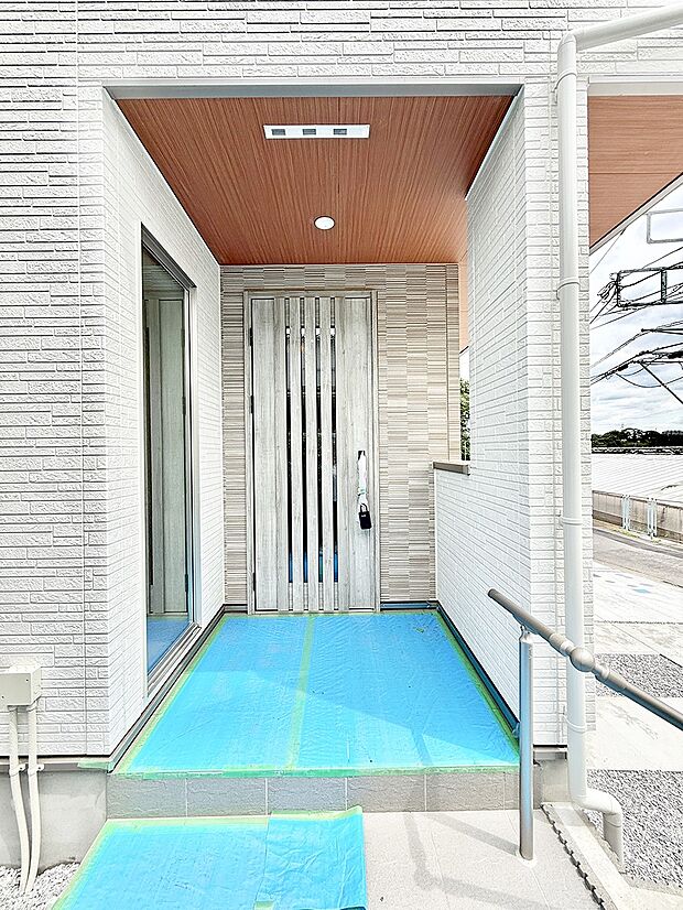 2号棟 ■ 家族とゲストをやさしく迎える、心温まる玄関