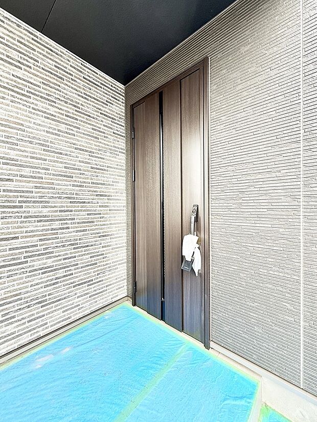 1号棟 ■ シンプルで美しく、住まいの第一印象を彩る玄関です