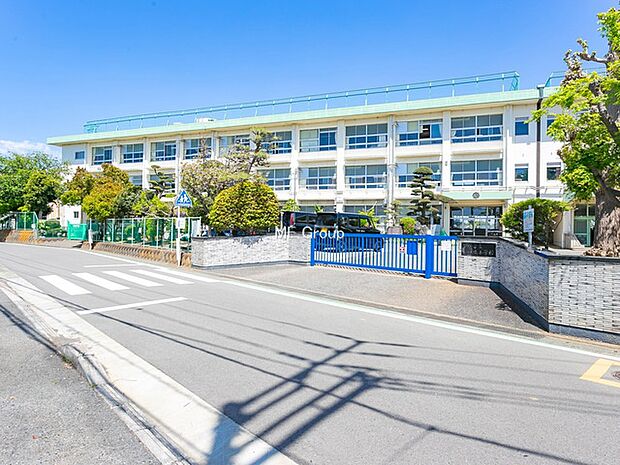小学校 1000m 平塚市立岡崎小学校
