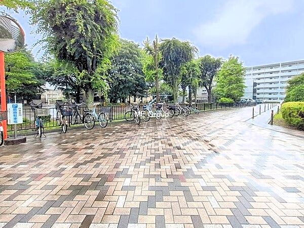 ■敷地内に駐輪場を完備しており、自転車の利用もスムーズです