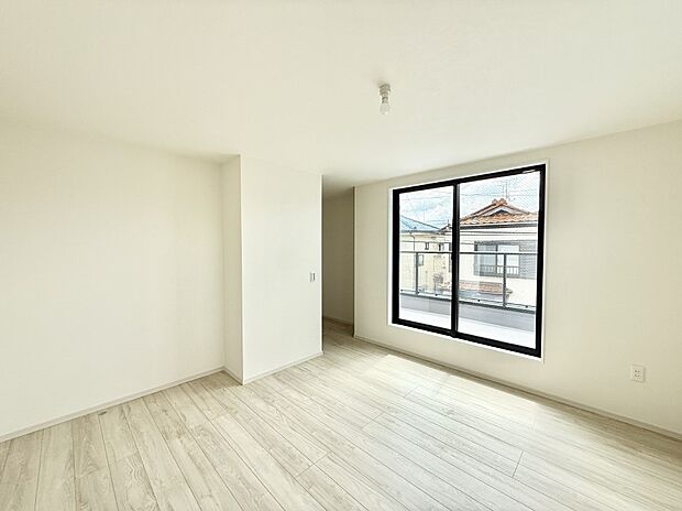 2号棟 ■落ち着いた色合いのお部屋で穏やかな時間を楽しめます