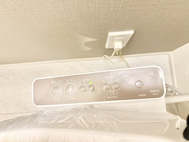 ■温水洗浄で快適、清潔感が保たれるシャワートイレ