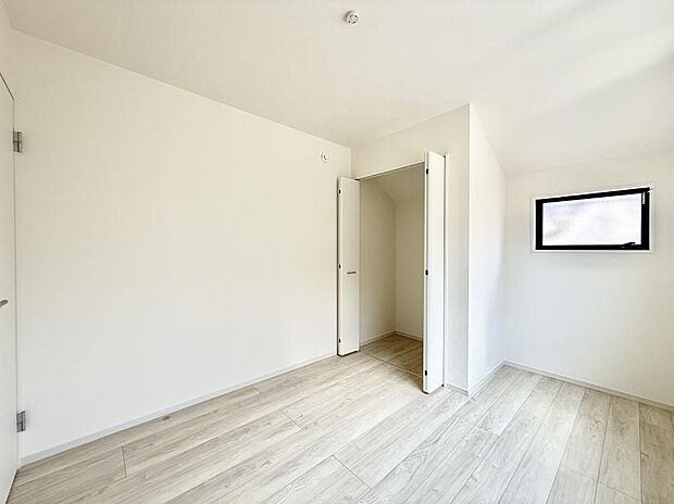 2号棟 ■落ち着いた色合いのお部屋で穏やかな時間を楽しめます