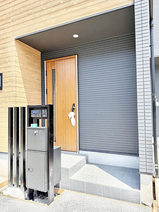 1号棟 ■ 家族とゲストをやさしく迎える、心温まる玄関