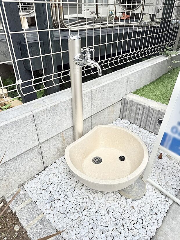 1号棟  ■ガーデニングや洗車などの際に大活躍な屋外立水栓  