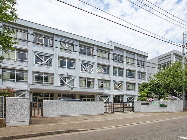 中学校 732m 藤沢市立秋葉台中学校
