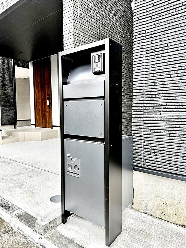 A号棟 ■宅配ボックス付き郵便受けがあると不在時も安心ですね