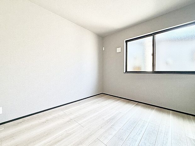 E号棟  ■落ち着いた色合いのお部屋で穏やかな時間を楽しめます