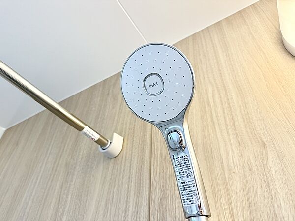 ■手元で簡単に止水できるため、水の無駄遣いを減らすことができます。