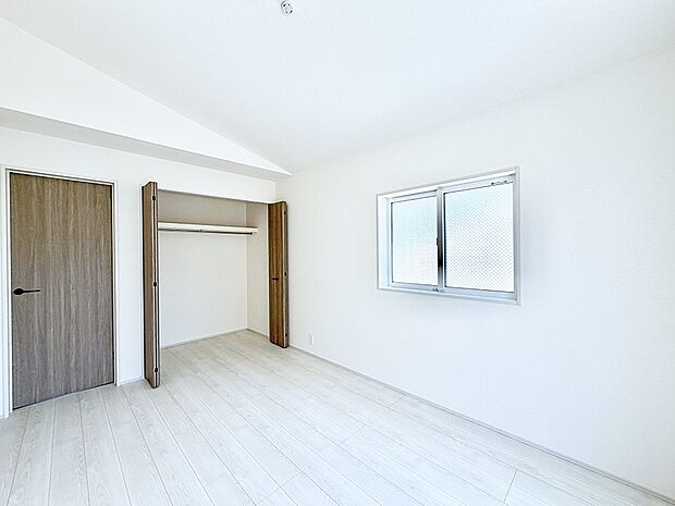 2号棟 ■落ち着いた色合いのお部屋で穏やかな時間を楽しめます