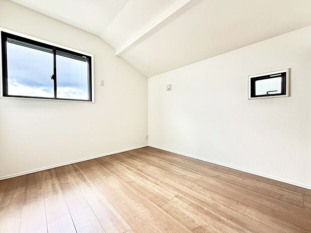 2号棟 ■落ち着いた色合いのお部屋で穏やかな時間を楽しめます