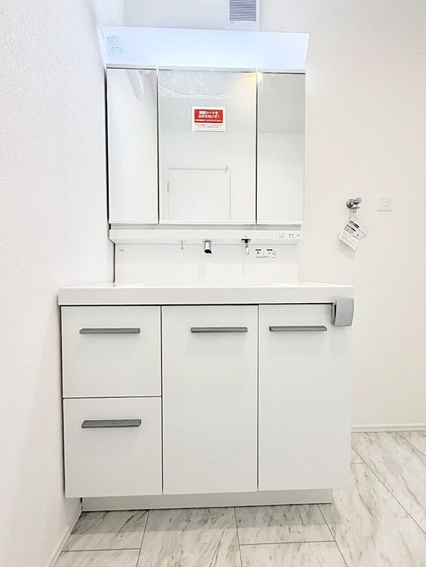 1号棟 ■朝の準備がスムーズにできる広さです