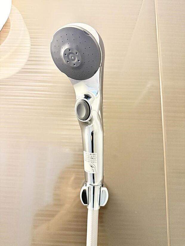■手元で簡単に止水できるため、水の無駄遣いを減らすことができます。
