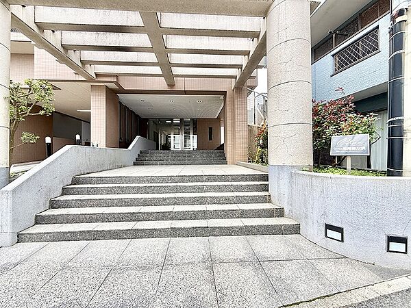 ■清潔感のあるエントランスは快適な毎日の始まりを演出します