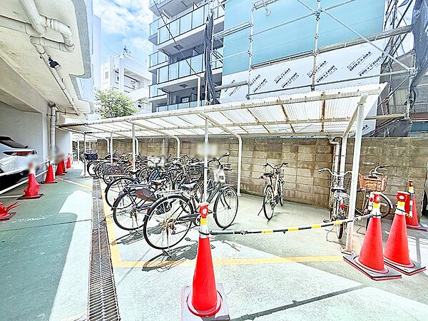 ■敷地内に駐輪場を完備しており、自転車の利用もスムーズです