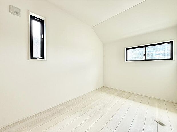 1号棟 ■落ち着いた色合いのお部屋で穏やかな時間を楽しめます