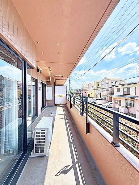 ■ 心地よい風と光を感じる、くつろぎのバルコニー