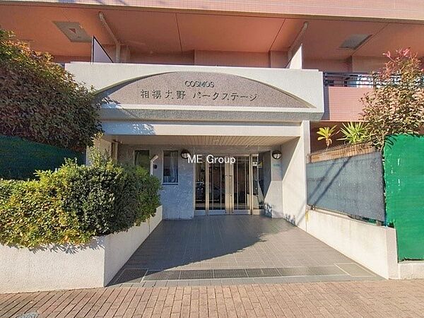 ■落ち着いた雰囲気のエントランスが住まう方を温かく迎えます