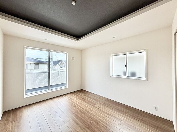 9号棟 ■落ち着いた色合いのお部屋で穏やかな時間を楽しめます