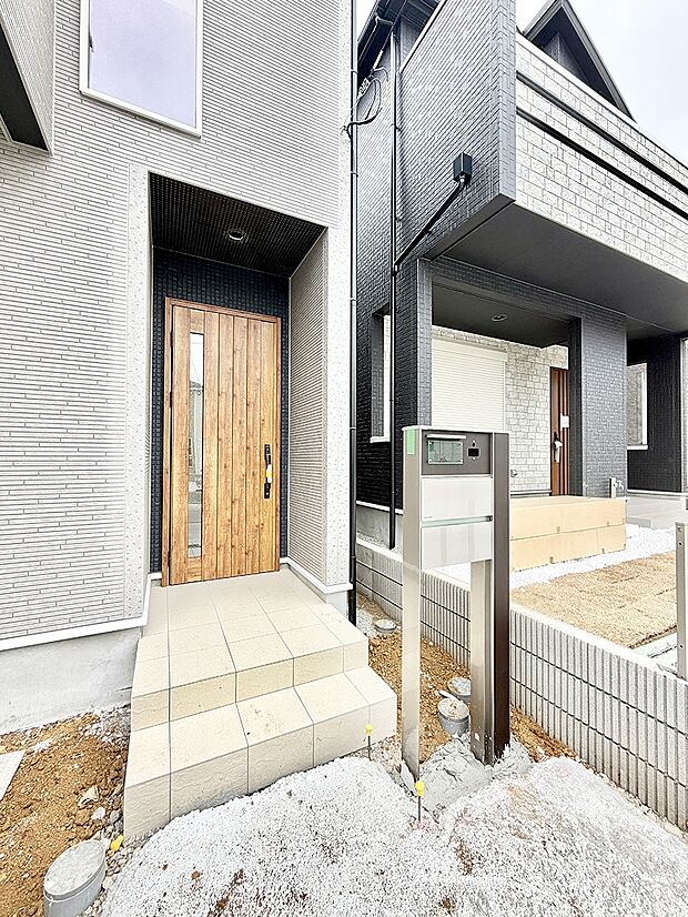 6号棟 ■ シンプルで美しく、住まいの第一印象を彩る玄関です