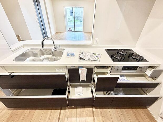 8号棟 ■家族の絆を深める、温もりのあるキッチン