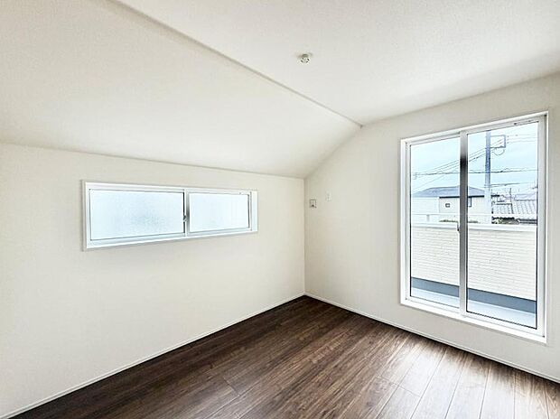 4号棟 ■落ち着いた色合いのお部屋で穏やかな時間を楽しめます