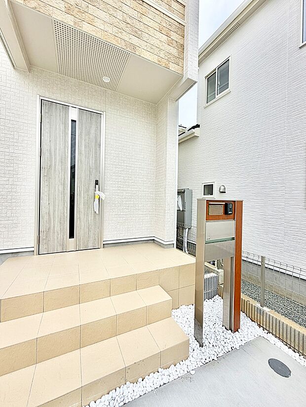 18号棟 ■ 心地よい暮らしへとつながる、温かい玄関