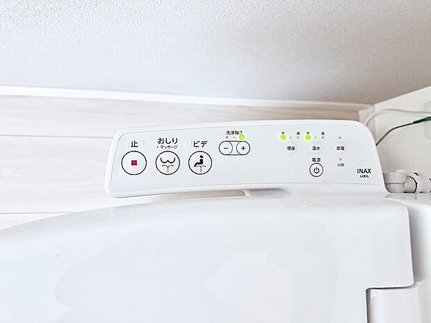 ■温水洗浄で快適、清潔感が保たれるシャワートイレ