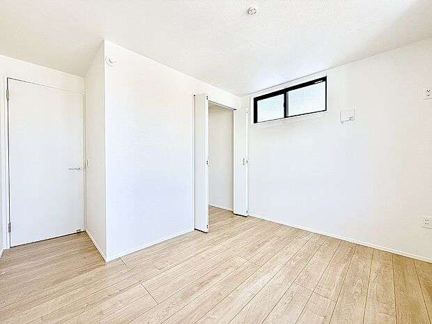 1号棟 ■落ち着いた色合いのお部屋で穏やかな時間を楽しめます