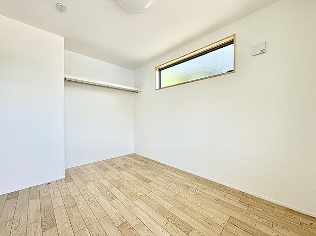 9号棟 ■落ち着いた色合いのお部屋で穏やかな時間を楽しめます