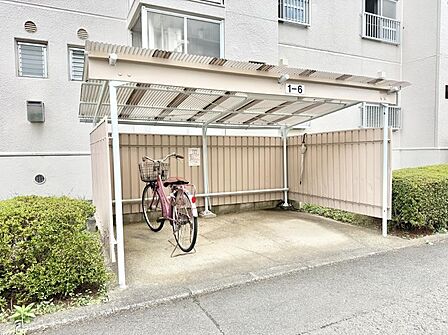 ■敷地内に駐輪場を完備しており、自転車の利用もスムーズです