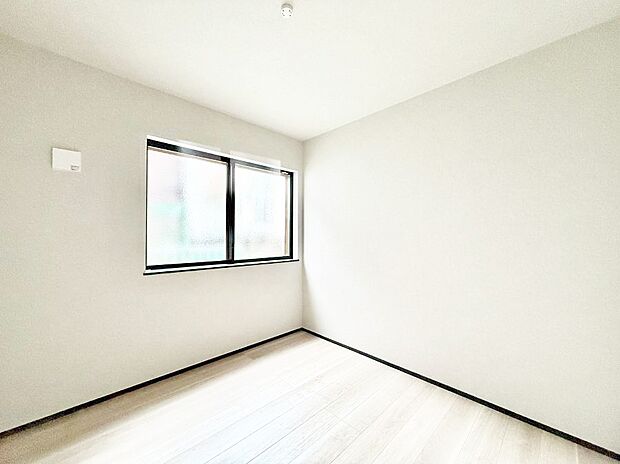 1号棟 ■落ち着いた色合いのお部屋で穏やかな時間を楽しめます