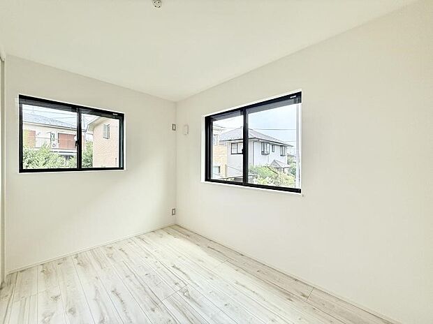 2号棟 ■落ち着いた色合いのお部屋で穏やかな時間を楽しめます