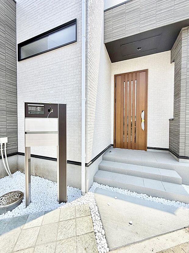 5号棟 ■ 心地よい暮らしへとつながる、温かい玄関