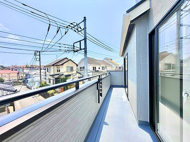 4号棟  ■ 季節の移ろいを感じられる開放的な空間です