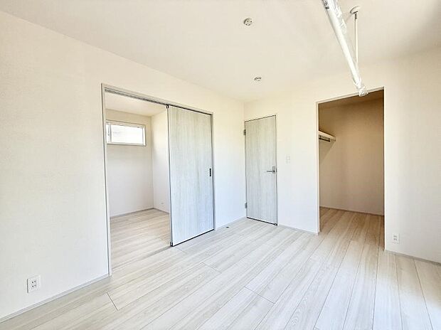 1号棟 ■落ち着いた色合いのお部屋で穏やかな時間を楽しめます