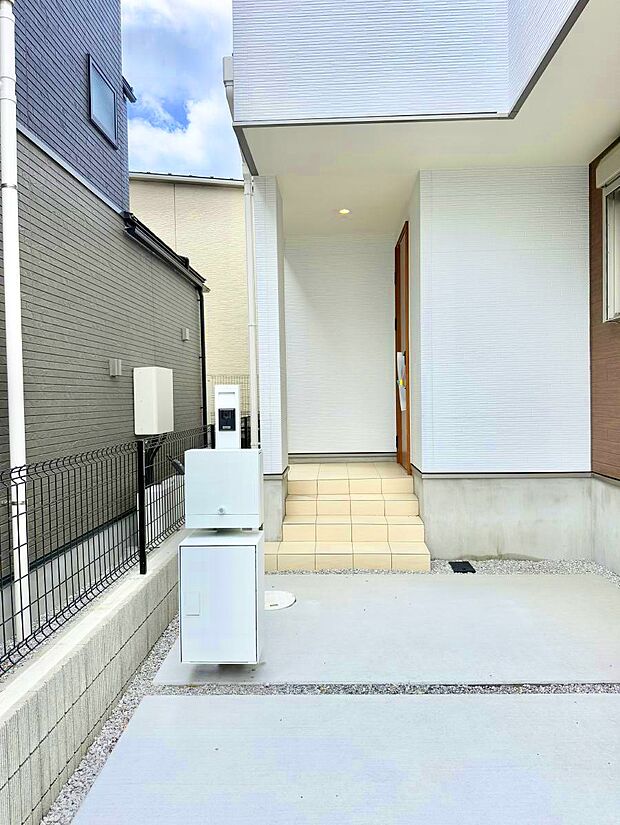 1号棟 ■ シンプルで美しく、住まいの第一印象を彩る玄関です
