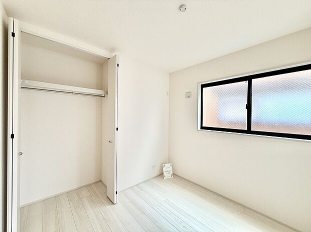 1号棟 ■落ち着いた色合いのお部屋で穏やかな時間を楽しめます