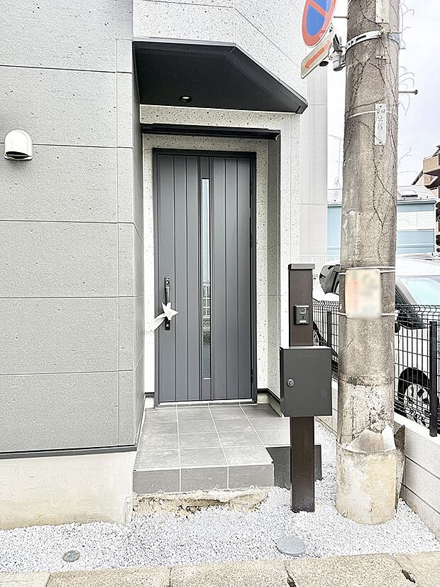 C号棟 ■ シンプルで美しく、住まいの第一印象を彩る玄関です