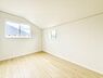 室内：1号棟  ■落ち着いた色合いのお部屋で穏やかな時間を楽しめます