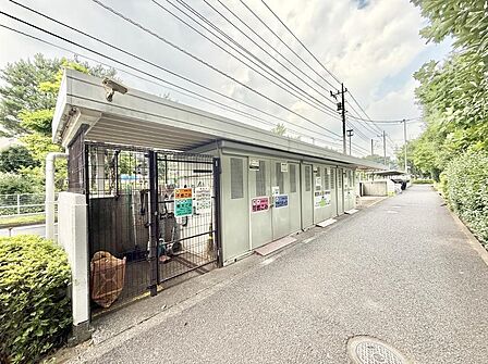 ■ごみ出しに便利な敷地内ごみ置き場