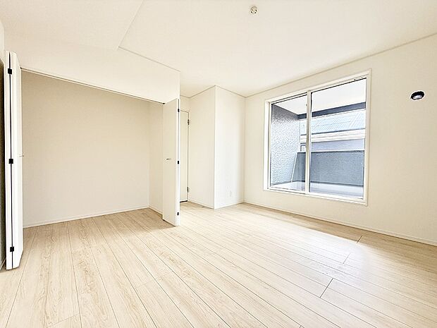 18号棟 ■落ち着いた色合いのお部屋で穏やかな時間を楽しめます