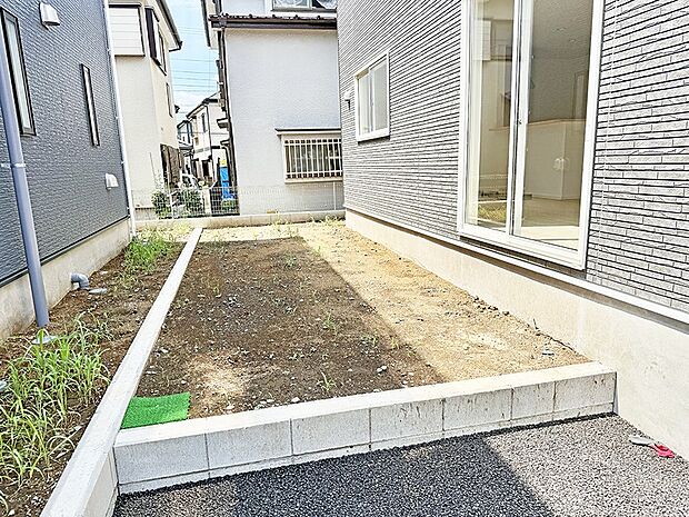 19号棟 ■敷地内にゆとりある緑のスペースがあり、穏やかな雰囲気です