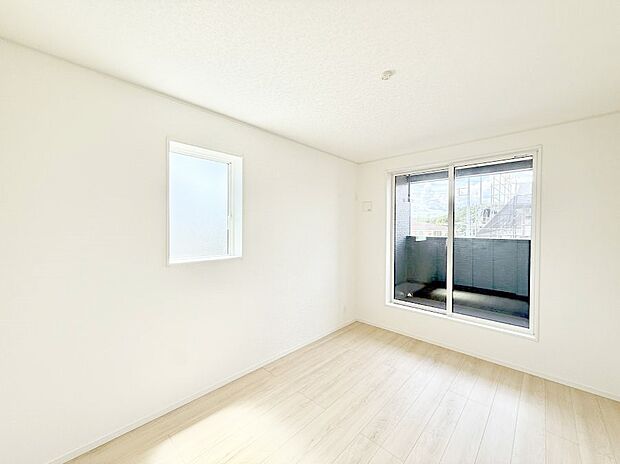 2号棟 ■落ち着いた色合いのお部屋で穏やかな時間を楽しめます