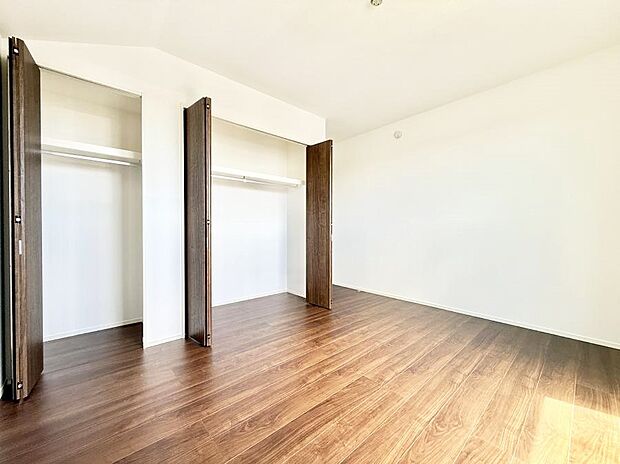 1号棟 ■落ち着いた色合いのお部屋で穏やかな時間を楽しめます