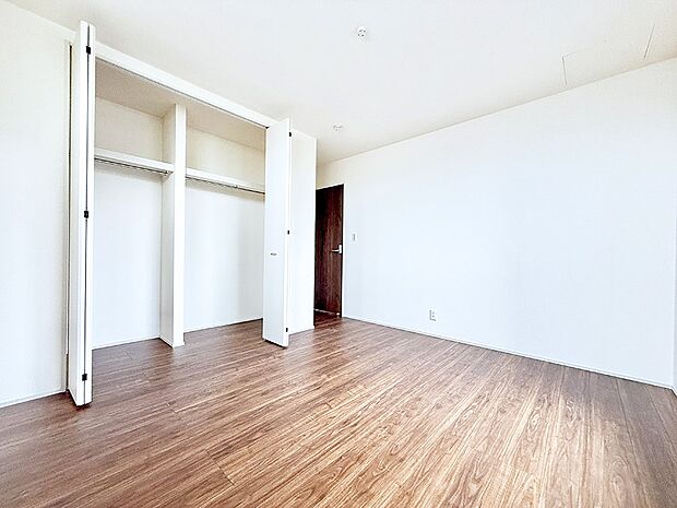 13号棟  ■静かな洋室で読書や趣味に集中できる場所
